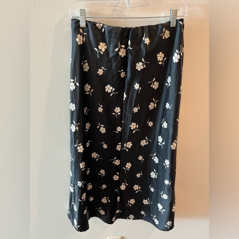 Cute Trendy Floral Black Maxi Skirt - Picture 2 of 3